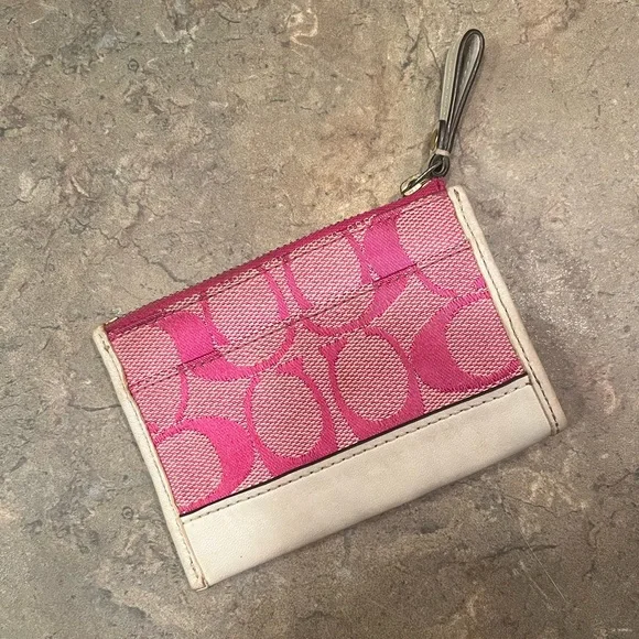 COACH- SMALL PINK & WHITE, ZIP CLOSE WALLET/ CARD HOLDER. - Picture 5 of 5